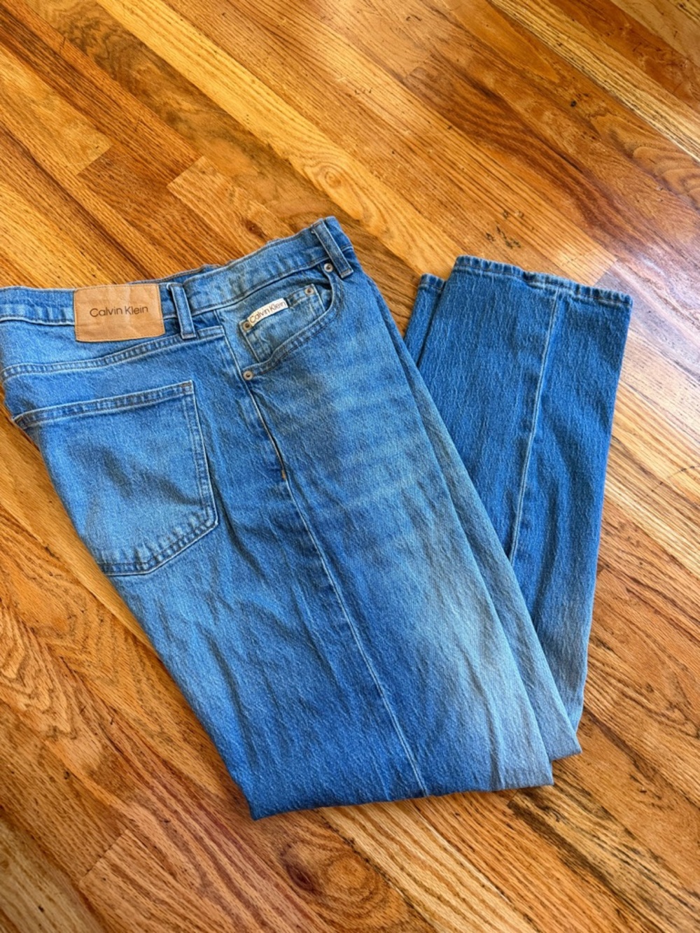 Calvin Klein Light Blue Denim Jeans with Red Logo Tag - Picture 5 of 7